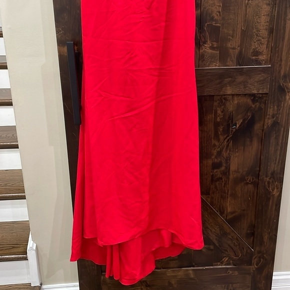 Mac Duggal One-Shoulder Jersey Mermaid Gown
Ieena Mac Duggal 10 - Picture 6 of 7